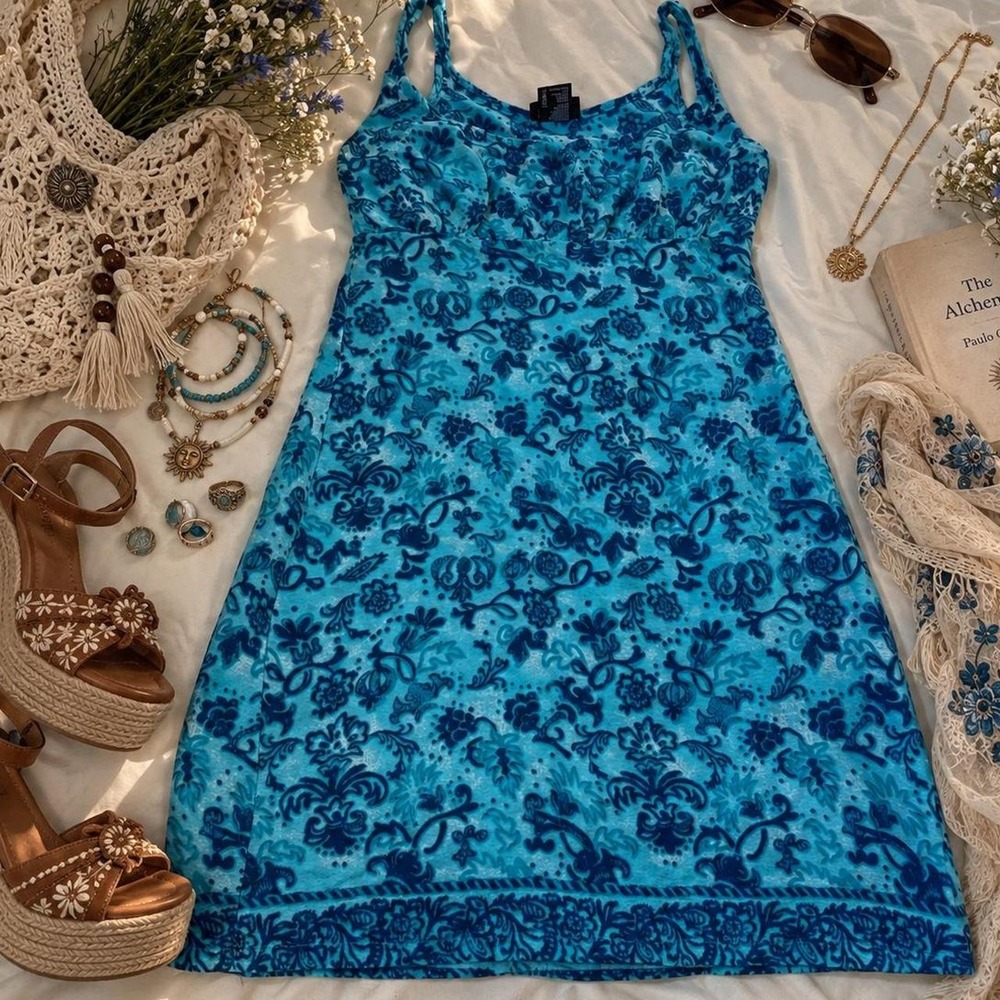 Y2K No Boundaries blue paisley midi dress size medium